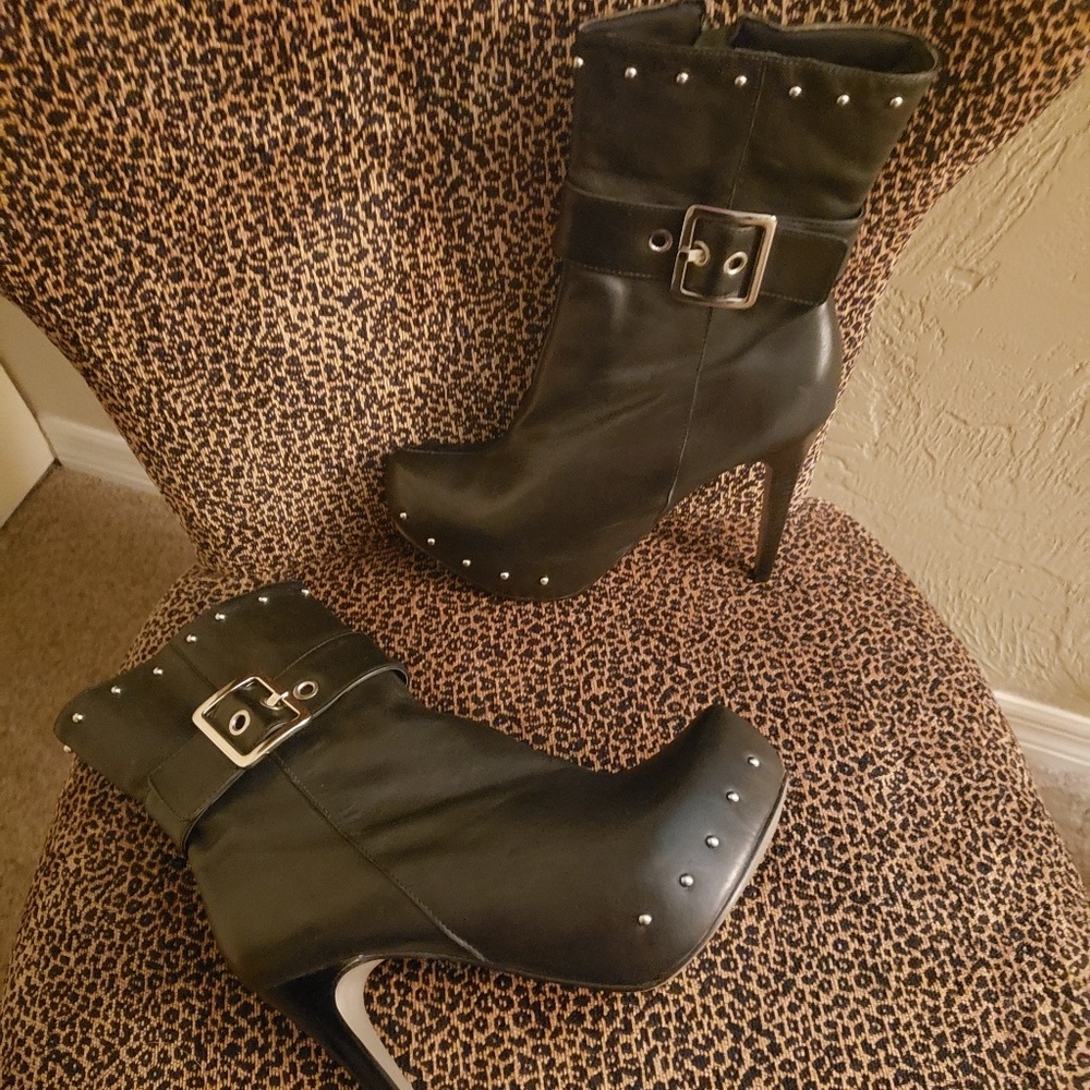 *Sold *Leather boots S 8-8.5 NEW